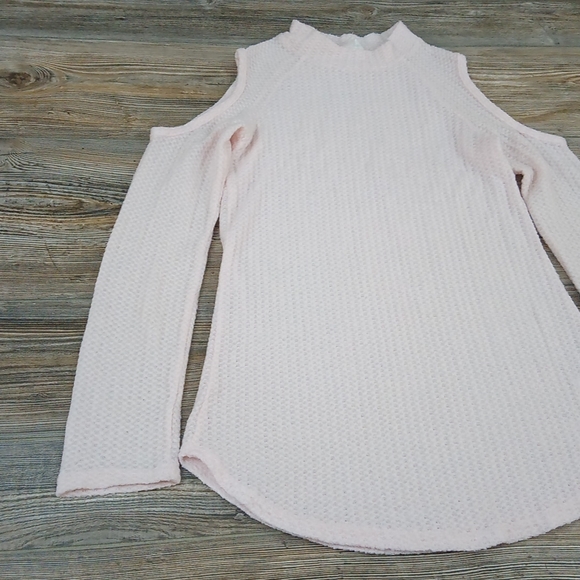 Cozy Knit Long Sleeve Cold Shoulder Cut Out Lightweight Sweater Top - Picture 3 of 10